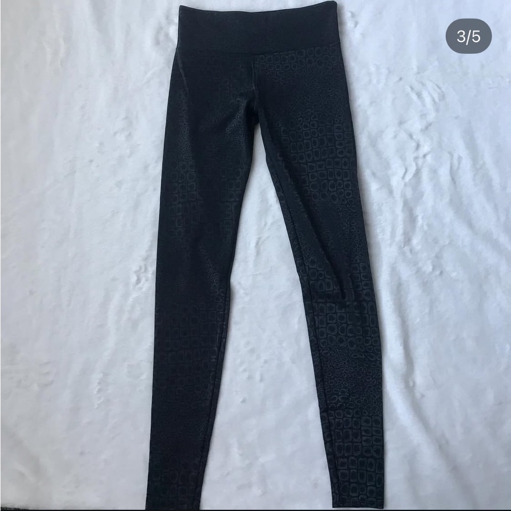 Onzie Black Snake Patterned Leggings - Picture 4 of 4